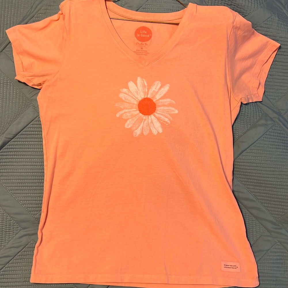 Life is Good, ladies medium crusher/classic, v-neck, light peach - so cute 🧡